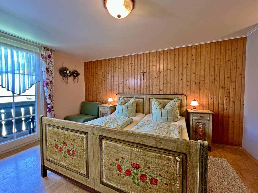 Krometshof Gästezimmer Bauernmöbel Balkon Krometshof Gästezimmer Bauernmöbel Balkon