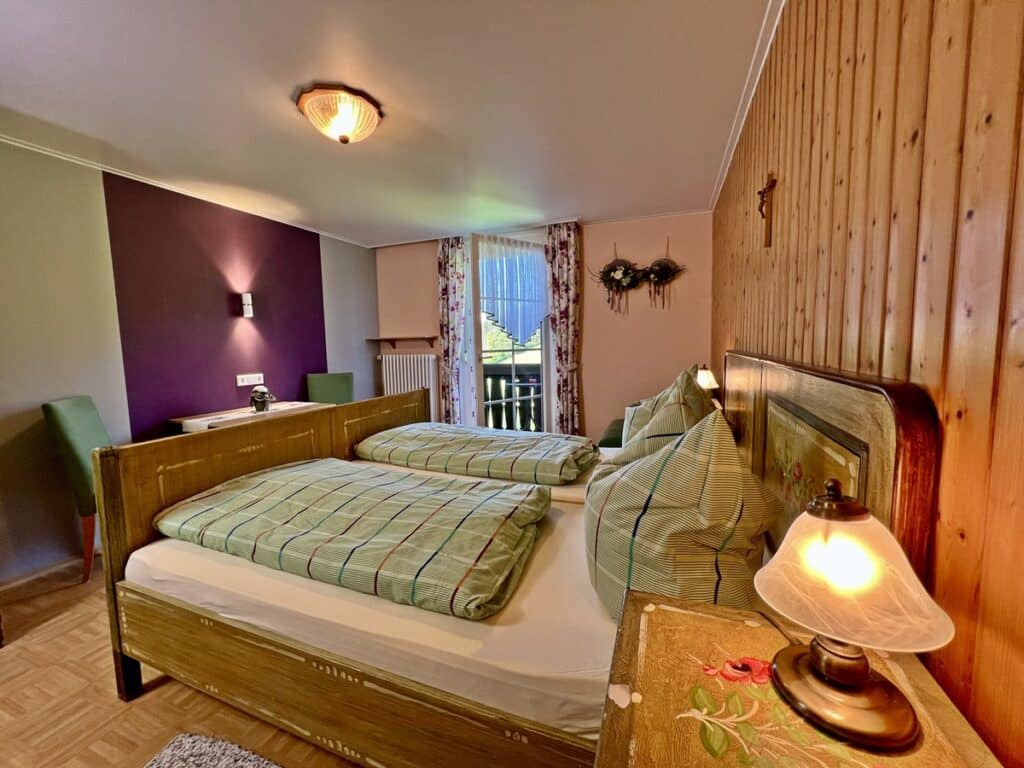 Krometshof Gästezimmer Bauernmöbel Sitzecke Krometshof Gästezimmer Bauernmöbel Sitzecke