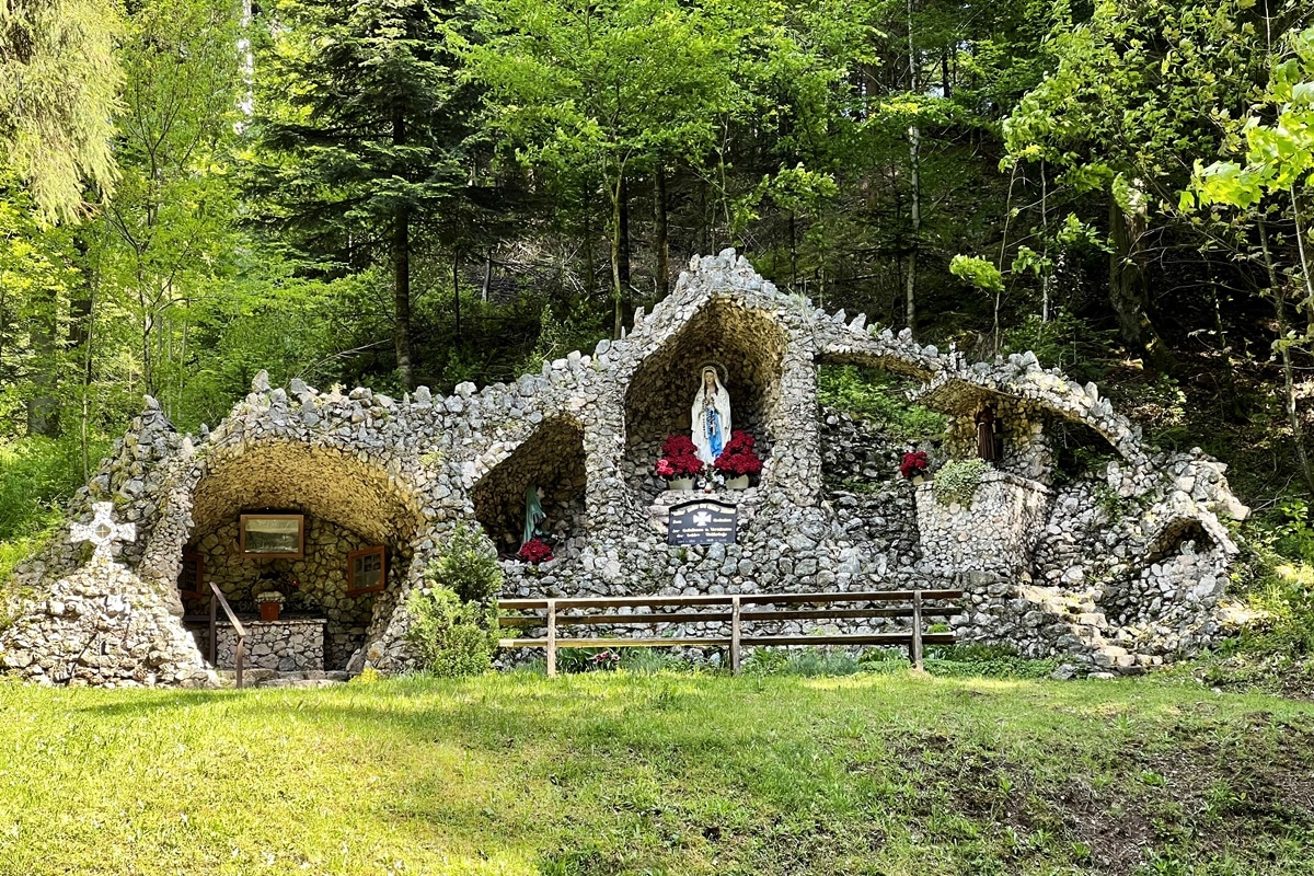 Lourdesgrotte in Zuwald